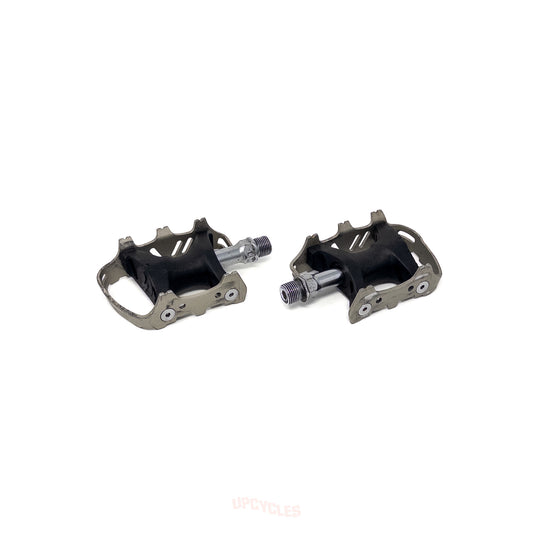 Specialized Plastic pedals,  9/16" x 20 English thread