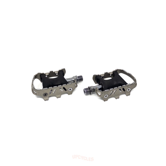 Specialized Plastic pedals,  9/16" x 20 English thread